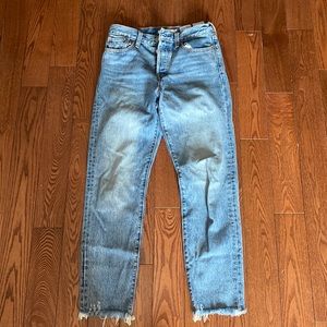 Levi’s low rise skinny jeans (straight)